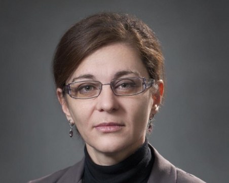 Генчовска: Категорично осъждаме жестоките руски бомбардировки по цивилни сгради в Украйна