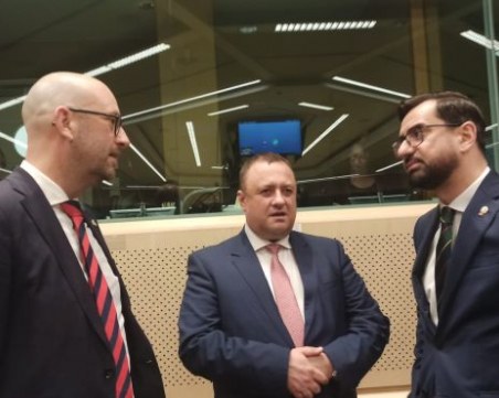 Министър Иванов: Трябва да се гарантира достатъчно подкрепа за сектора в този труден момент