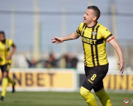 Неделев подгони Борис Хвойнев по голове за Ботев