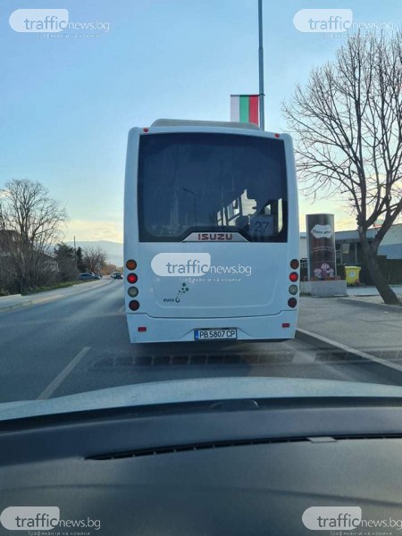 Автобус на градския транспорт в Пловдив шофира без стоп светлини, създава предпоставки за катастрофа