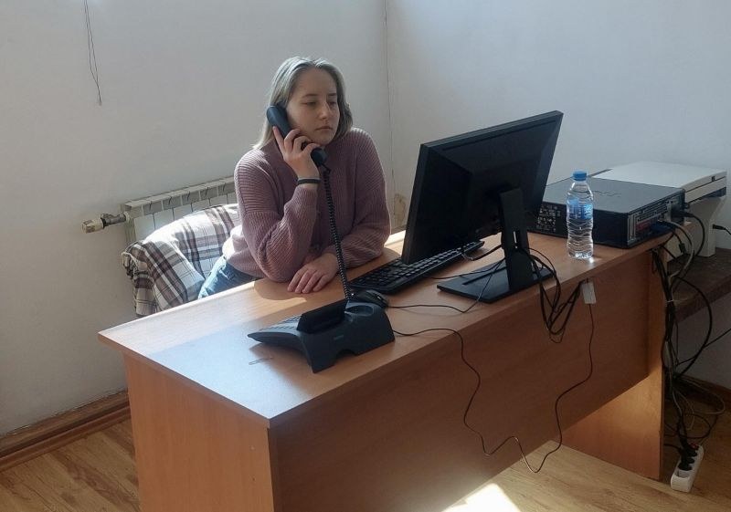 Доброволци с украински и руски вече работят към щаба