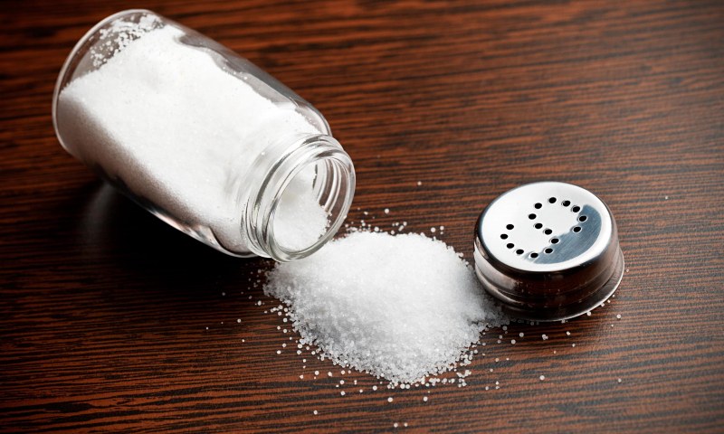 Кога е правилно да добавяме сол към нашето ястие