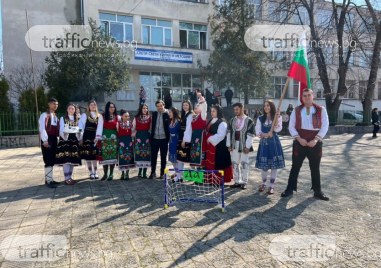 Още един клас абитуриенти в Пловдив заложи на българския фолклор