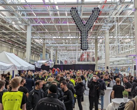 Европейската гигафабрика на Tesla отвори врати, очаква 12 000 работници