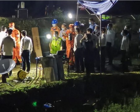 Няма оцелели при самолетната катастрофа в Китай