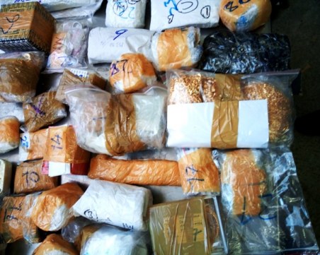 Откриха над 18 кг злато, скрити в тайник на кола, опитала да напусне България