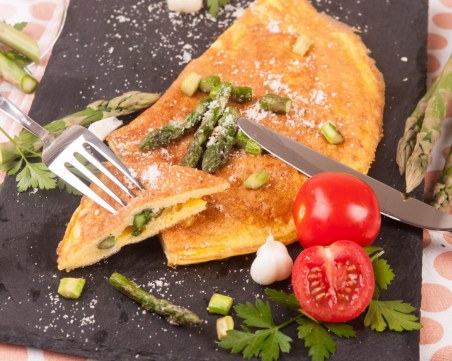 За бърза и здравословна чиния: Омлет с аспержи