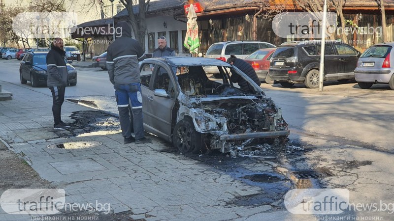 Лек автомобил избухна в пламъци в Смирненски