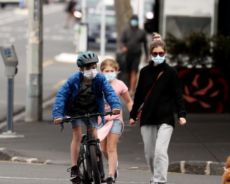 Нова Зеландия облекчава мерките и задължителната ваксинация