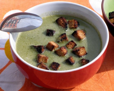 След дългата и сива зима: Лека крем супа от киселец и лапад