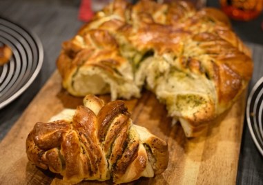 Благовещение или Благовец е един от най светлите християнски празници Православната