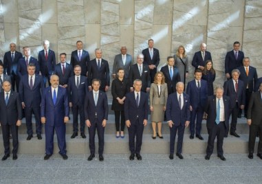 Лидерите на страните членки в НАТО одобриха разполагането на четири