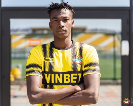 Ботев официално привлече Момо Туре