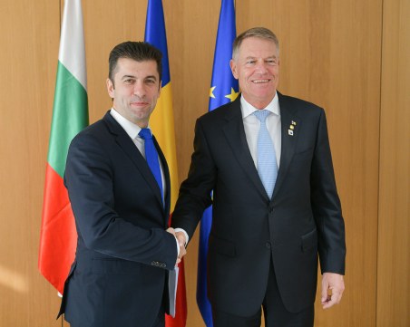 Премиерът проведе среща с президента на Румъния