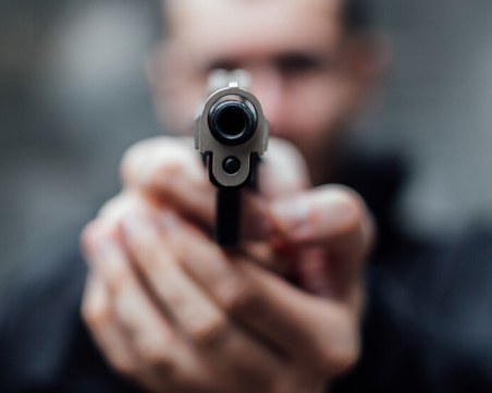 Убити и ранени при стрелба пред съда в Истанбул