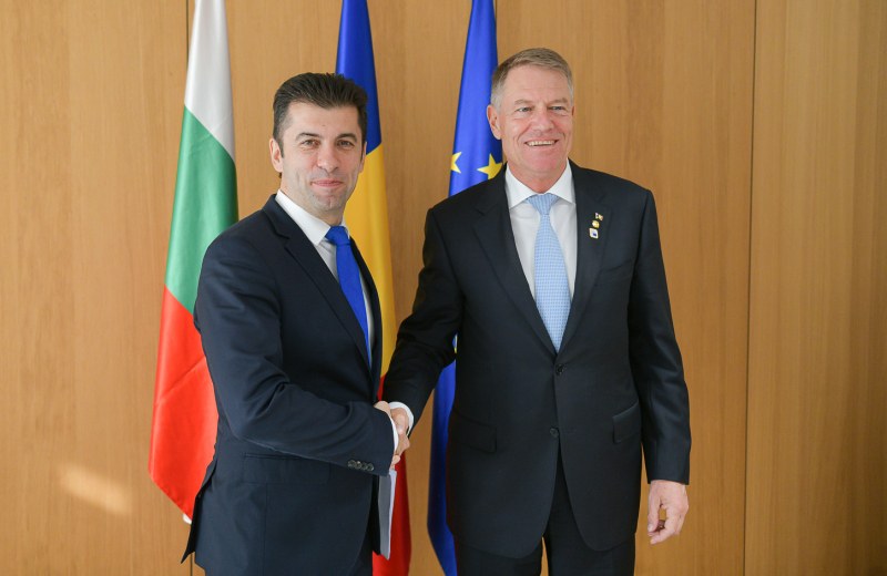 Министър-председателят Кирил Петков проведе среща с президента на Румъния Клаус