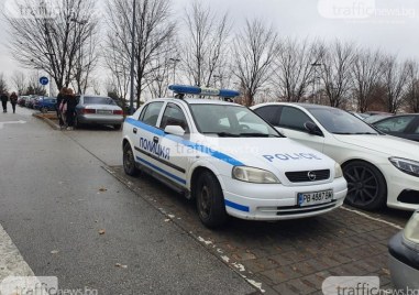 Дваманарушителинапътясазадържаниотпловдивскатаполиция Около 20 00 ч наул Брезовскошосе екип на полицията спрялзапроверкашофьорна автомобил с