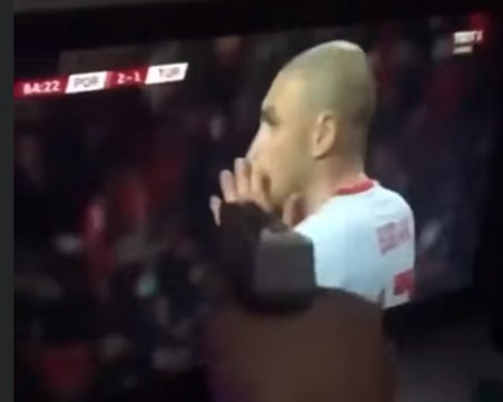 Бесен турски фен стреля по телевизора след изпусната дузпа от Бурак Йълмъз