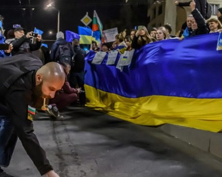 Предозиране! Синът на кмета на Панагюрище запали руското знаме