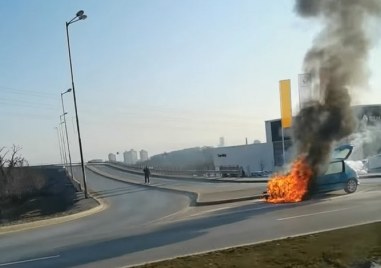 Автомобил пламна в движение на Околовръстното на София тази сутрин
