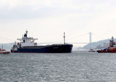 Турските власти затвориха временно Босфора за корабоплаване заради блуждаеща морска