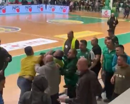 Бой между феновете в Ботевград прекъсна дербито между Балкан и Левски