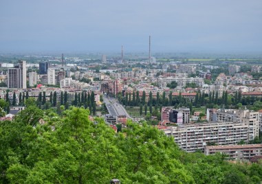 Предимно топло и слънчево време ни очаква в първия ден