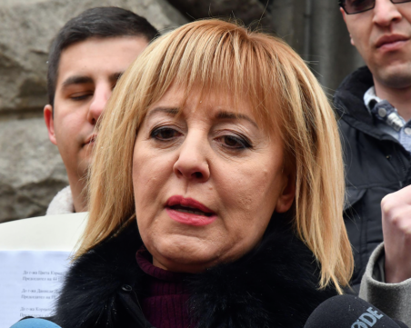 Манолова за правителството: Възпроизвеждане на модела на ГЕРБ