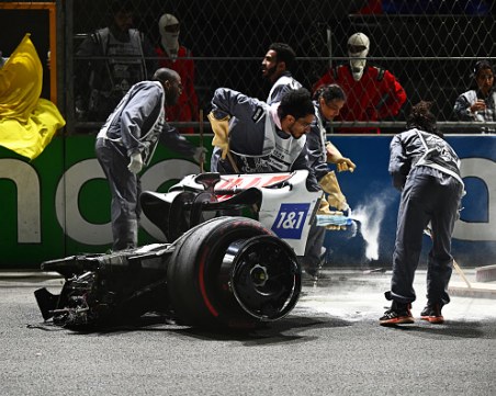 Шумахер е добре след катастрофата, но ще пропусне днешното състезание