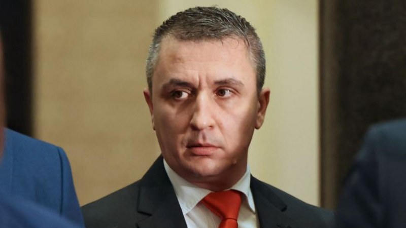 Александър Николов: Няма да има повишение цената на тока за бита