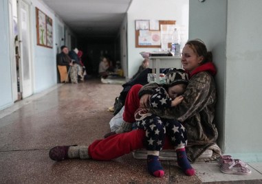 Украйна съобщи че спира евакуацията на цивилни граждани от засегнатите