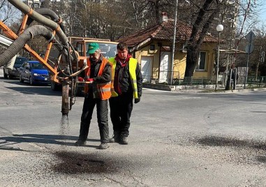 Приключи мащабната акция по запълване на дупки по улиците на
