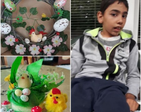 Майката на Макси майстори великденска украса, за да му помогне да проходи