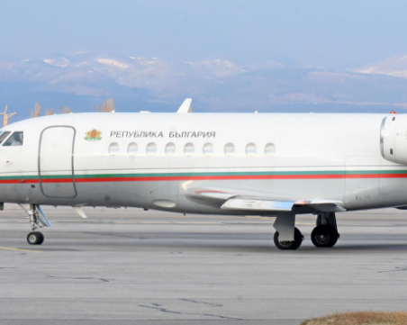 Правителственият самолет прибира посланика ни в Русия