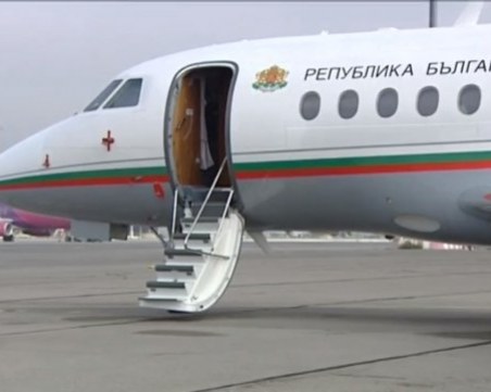 Правителственият самолет върна посланика ни в Москва и още 64 българи