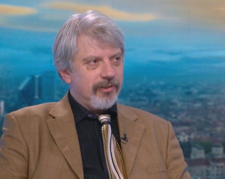 Проф. Витанов: Очаква се да имаме спокойно лято, едва ли ще има шеста вълна