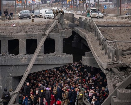 Украйна: Руските войски се изтеглят от Киев