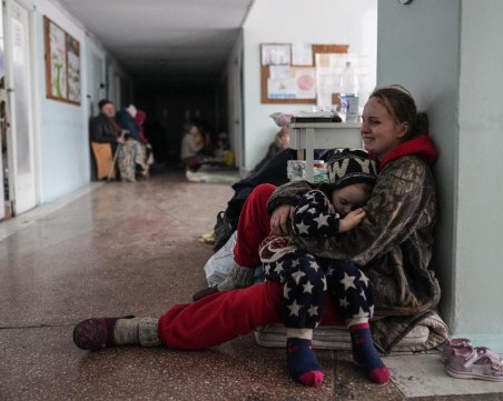 Украйна спира евакуацията на цивилни граждани