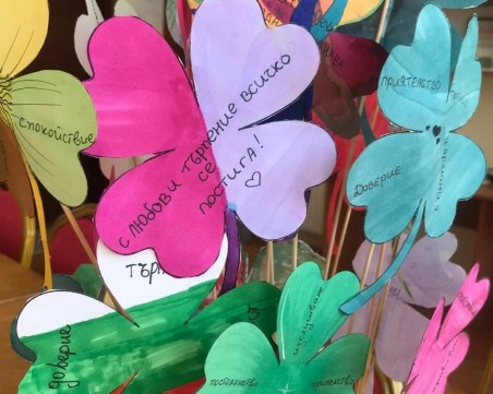 Деца с писма до МОН: Докато тормозеха момчето, крещяха, че е бедняк