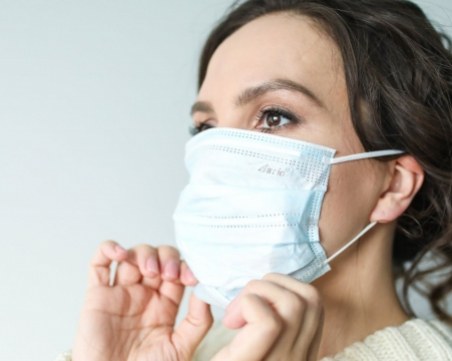 Носенето на маска ще бъде пожелателно от 1 април