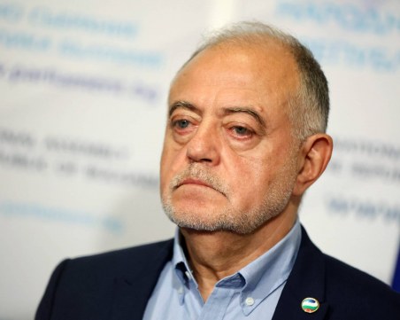 Атанасов: Започваме консултации за оказване на военна помощ на Украйна