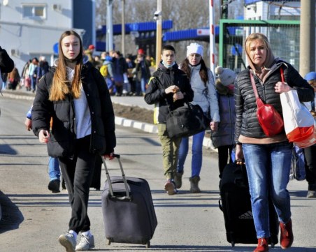Издават карти за временна закрила на украинци на още две места в Пловдив