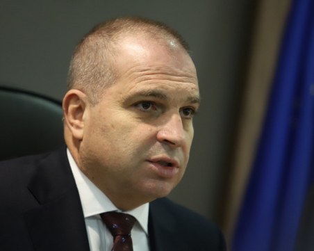 Министър Караджов: АПИ ще може частично да разплати суми, за които претендират изпълнителите