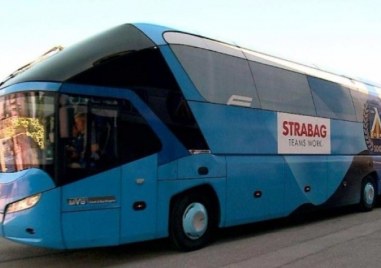 Автобусът на представителния отбор на Левски е със счупено стъкло Хулиганската