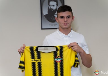 Юношата на Ботев Константин Павлов ще има възможност да играе