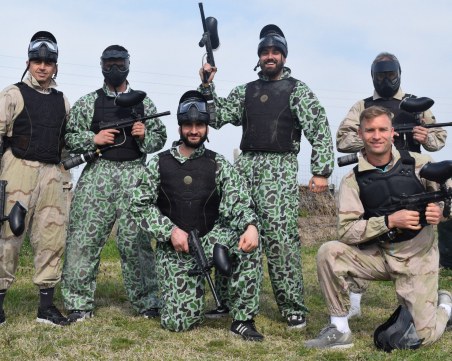 Играчите и треньорите на Локомотив разпуснаха с пейнтбол