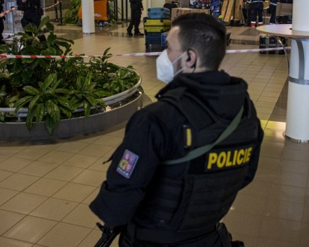 Ученик уби учител с мачете в Прага