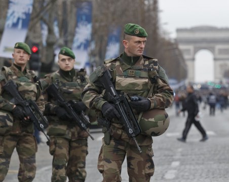 Уволняват шефа на френското разузнаване заради войната в Украйна