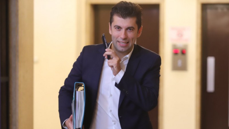 Разпитват Кирил Петков в прокуратурата