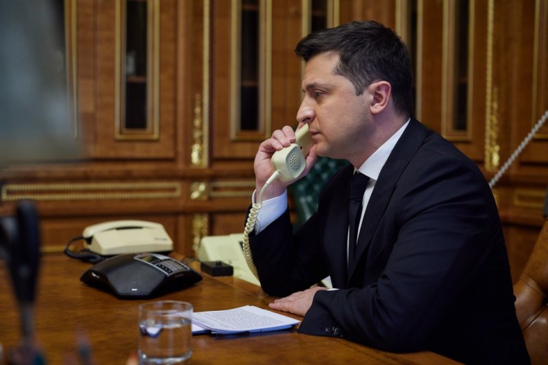Зеленски отзова двама посланици, не помогнали достатъчно на Украйна